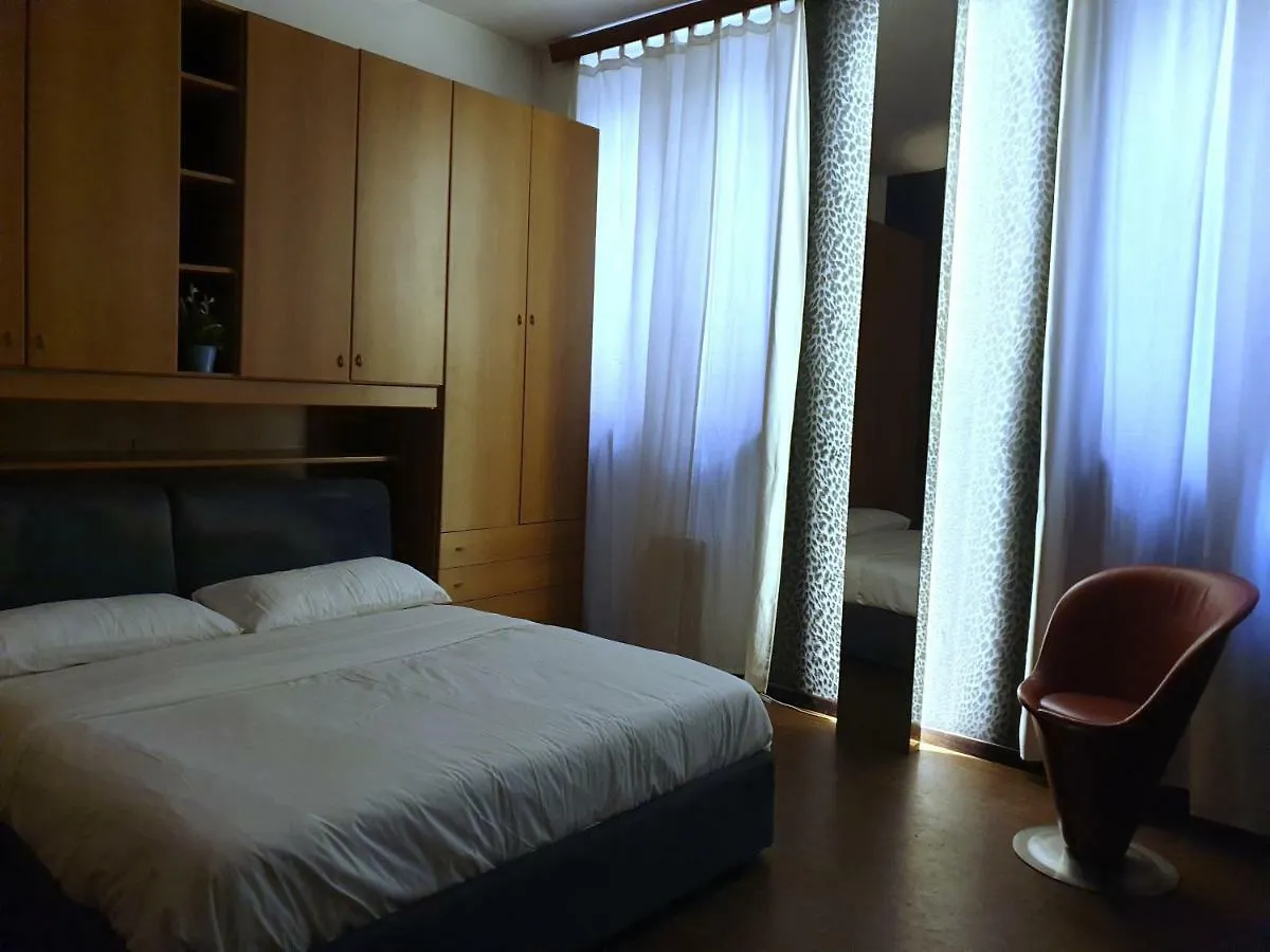5Min Walk From Duomo! Apartment 100M2